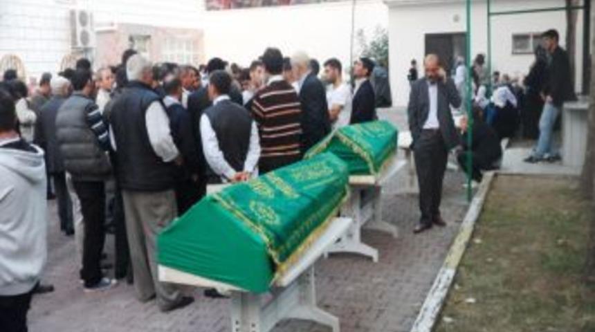 Aile Katliamında &Ouml;lenlerden 5'inin Cenazesi Adli Tıp'tan Alındı