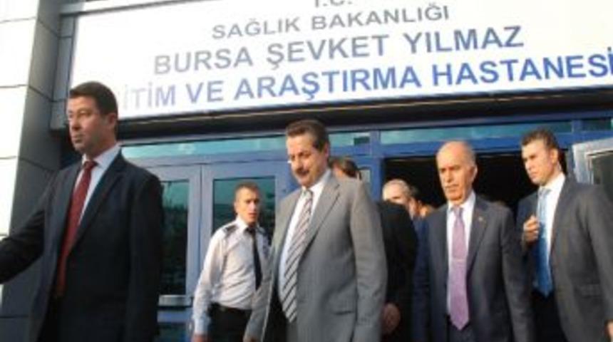 Bakan &Ccedil;elik, Başından Vurulan Şahsı Hastanede Ziyaret Etti