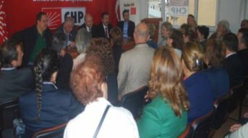 Giresun'da "d&uuml;nden Bug&uuml;ne Cumhuriyet" İsimli Konferans D&uuml;zenlendi