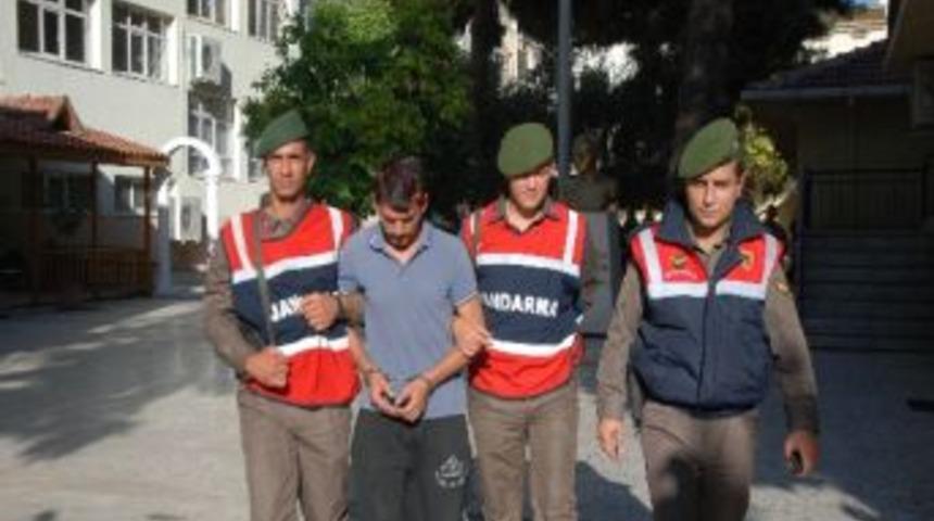 Alkoll&uuml; Koca Eşini Bı&ccedil;akladı