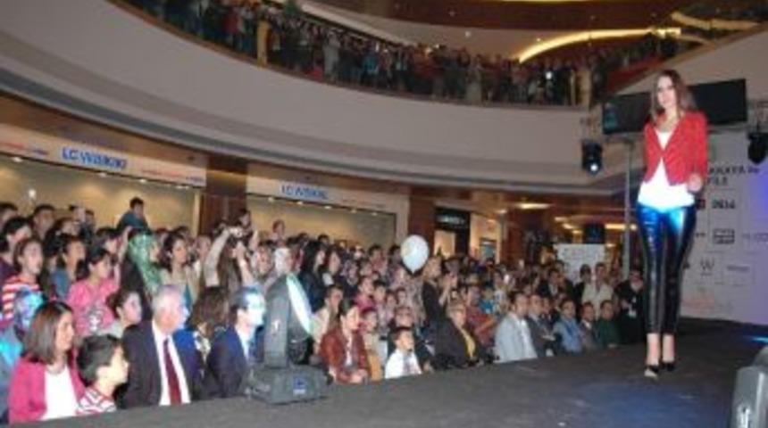 Malatya'da Miting Gibi Defile