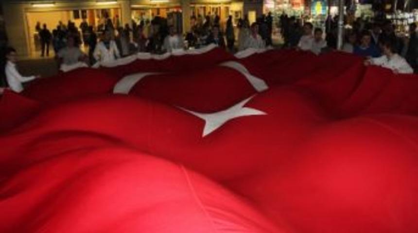 Bursalı Gen&ccedil;lerden Yaşanan Olaylara Tepki