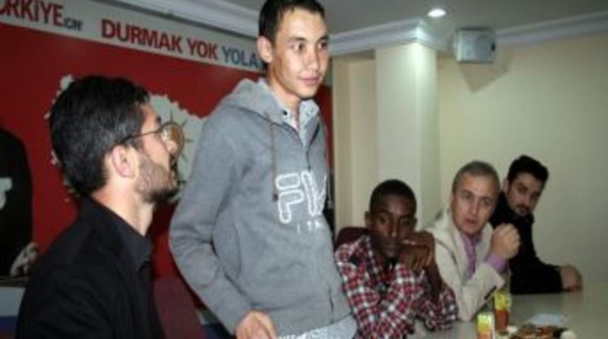 Hamdi U&ccedil;ar, Yabancı &Ouml;ğrencilerin Sorunlarını Dinledi