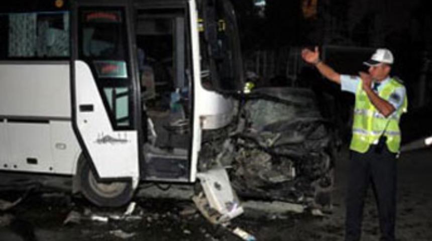 Adana'da trafik kazası:1 &ouml;l&uuml;, 10 yaralı