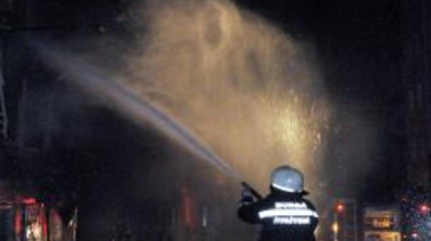 Bursa'da Bir Ahşap Bina Daha K&uuml;l Oldu