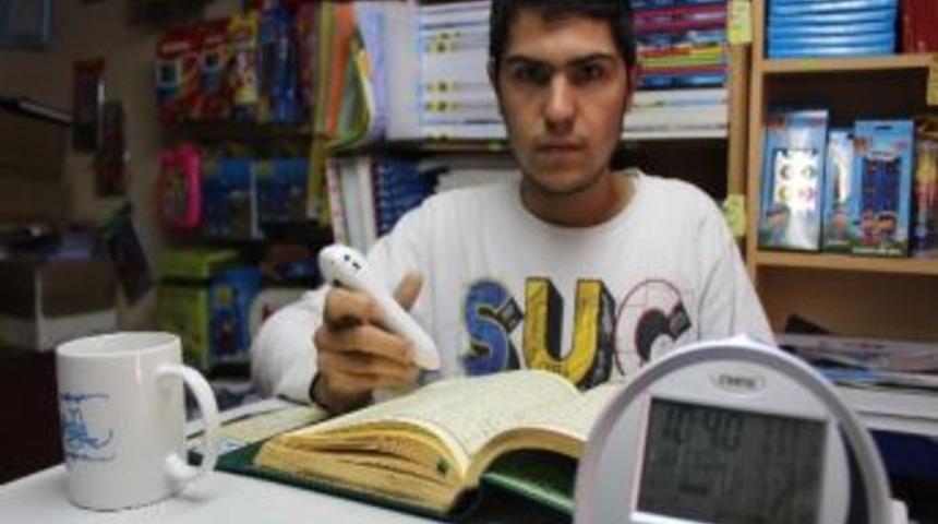 Kur'an-ı Kerim Okuyan Kalem Ve Besmele &Ccedil;eken Bardak B&uuml;y&uuml;k İlgi G&ouml;r&uuml;yor