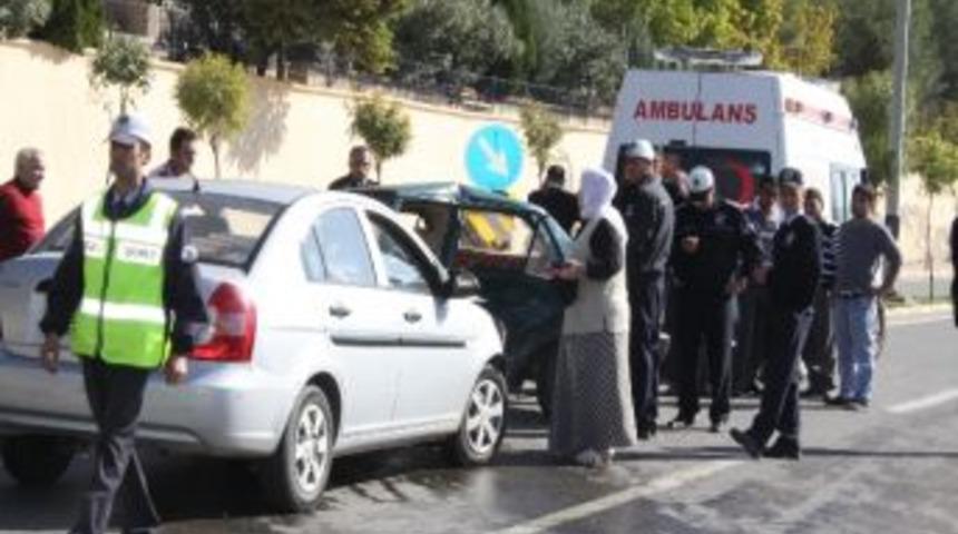 Siirt'te Trafik Kazası: 2 Yaralı