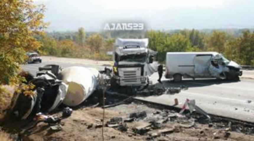 Elazığ'da Feci Kaza 5 &Ouml;l&uuml;