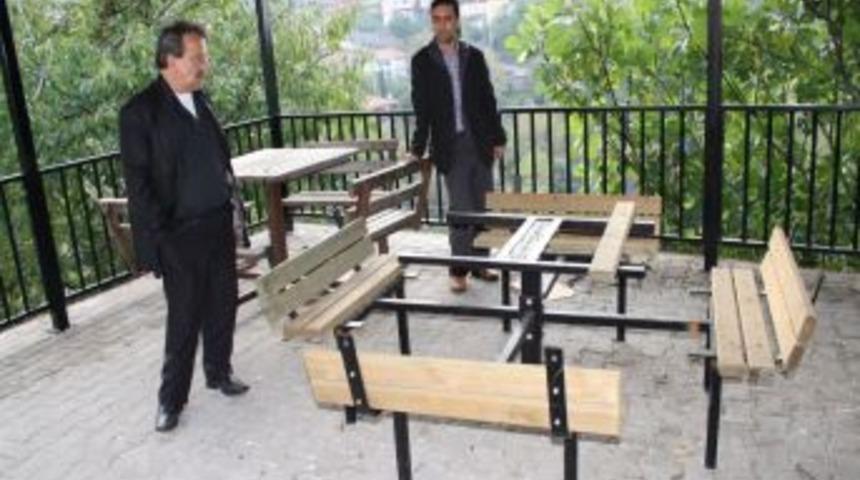 Engellilere Ait Mesleki Rehabilitasyon Merkezinin Odunları Ve Masası &Ccedil;alındı