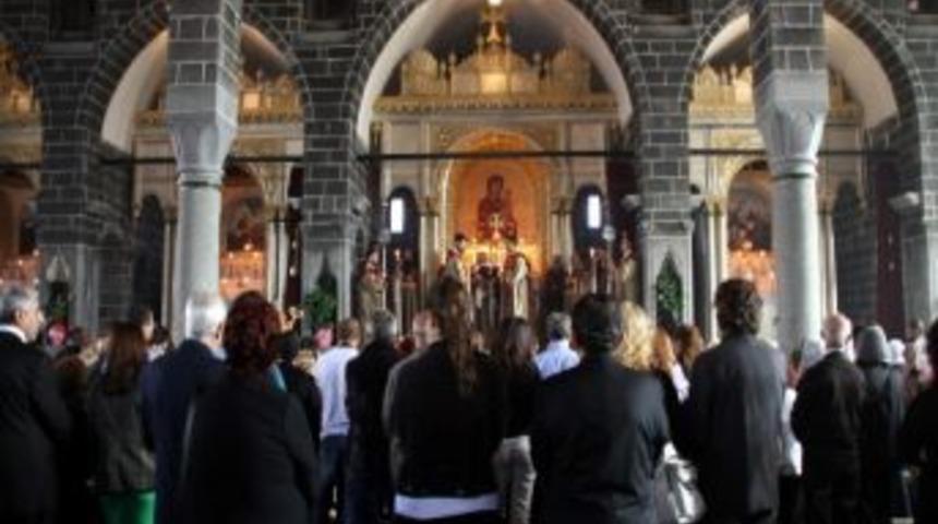Ermeni Kilisesi'nde 97 Yıl Sonra &Ccedil;an Sesi Y&uuml;kseldi
