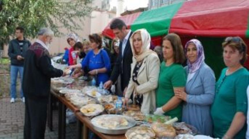 Ak Partili Kadınlar Burs İ&ccedil;in Kermes A&ccedil;tı