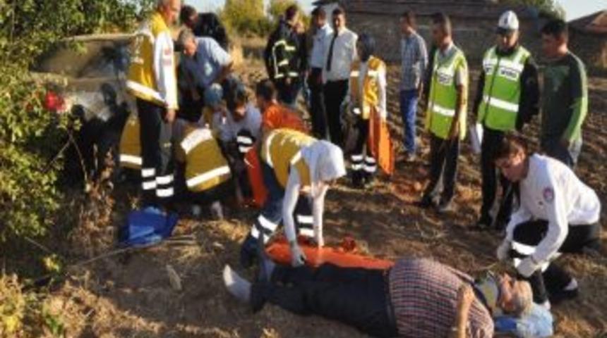 Otomobil Şarampole U&ccedil;tu: 2 Yaralı