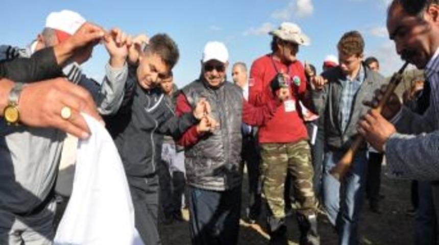 Kırıkkale'de Bin 744 Metre Y&uuml;kseklikte 54 Metrekare Dev Bayrakla Cumhuriyet Kutlaması