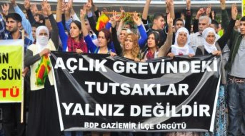 BDP İzmir İl Başkanlığı, A&ccedil;lık Grevlerine Destek I&ccedil;in Y&uuml;r&uuml;y&uuml;ş D&uuml;zenledi