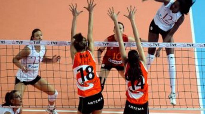 Galatasaray Daikin'i 3 - 1 Yenen Eczacıbaşı VitrA Seriye Bağladı
