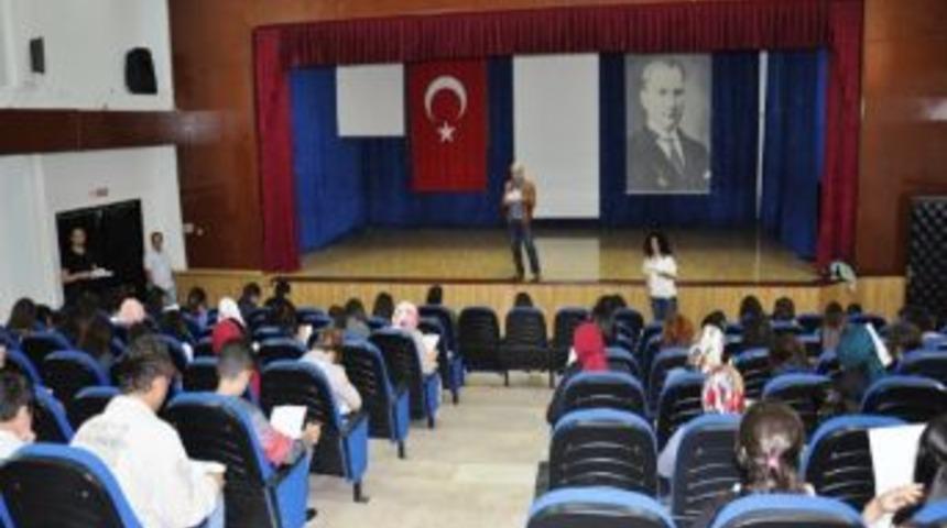 D&uuml;zce Gen&ccedil;lik Merkezinde İngilizce Sınavı Yapıldı
