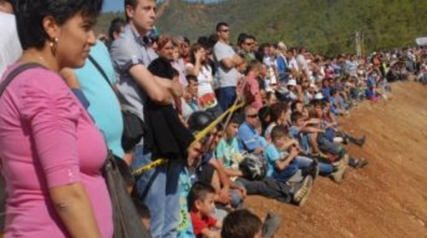 Fethiye&rsquo;deki Motokros Yarışları Şova D&ouml;nd&uuml;