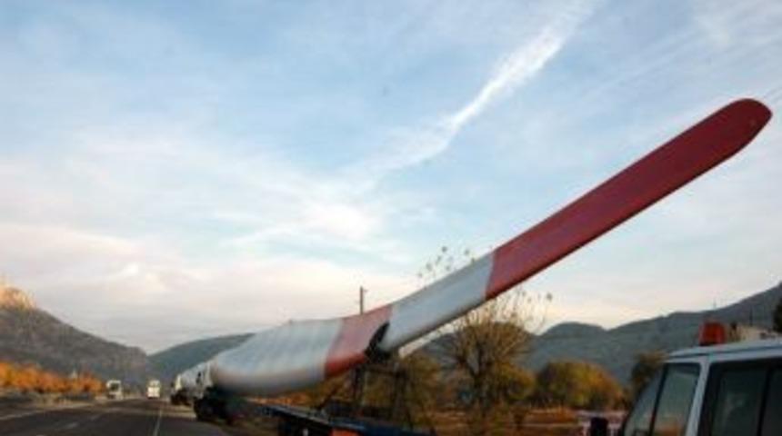 Karayolunda Dev Pervaneler