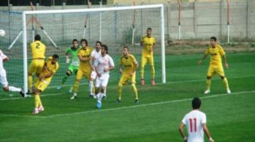 Kemalpaşaspor Kayaya &Ccedil;arptı