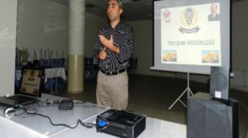 &Uuml;niversite &Ouml;ğrencilerine Ter&ouml;rle M&uuml;cadele Semineri