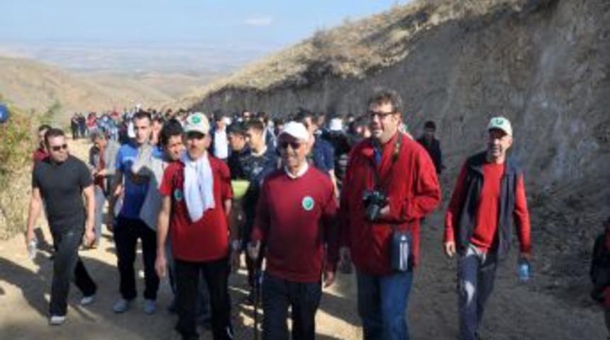 Kırıkkale'nin En Y&uuml;ksek Dağına Cumhuriyet Y&uuml;r&uuml;y&uuml;ş&uuml; Ger&ccedil;ekleşti