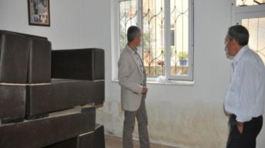 Manavgat Belediyesi'nden Evlerini Su Basan Ailelere Eşya Yardımı