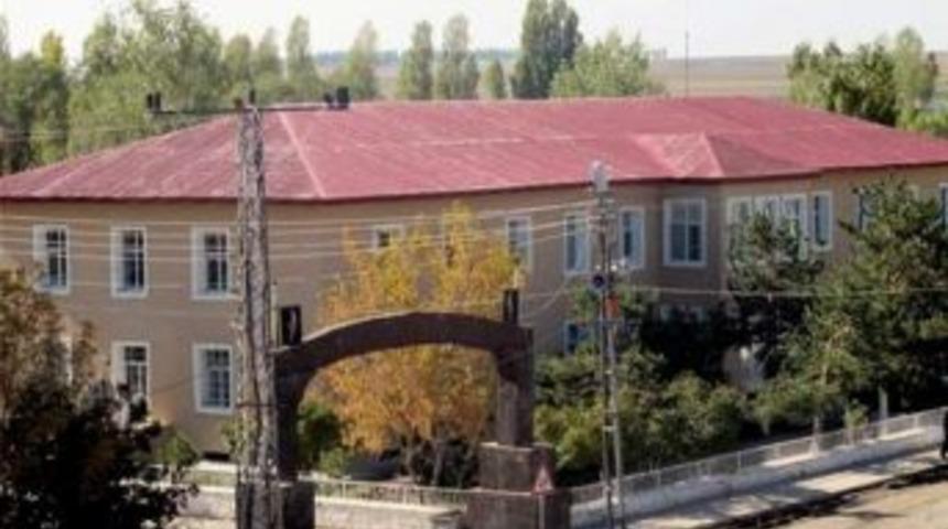 Arpa&ccedil;ay H&uuml;k&uuml;met Konağı Yenilendi