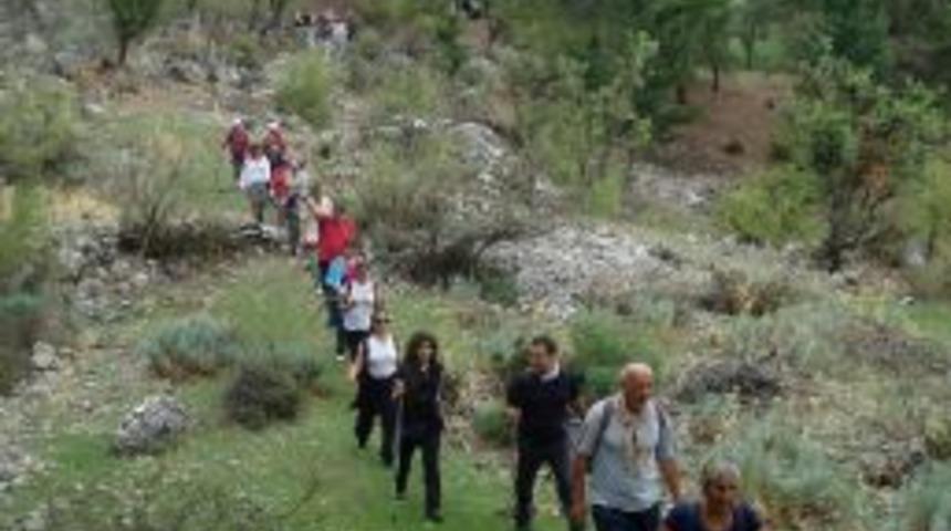 Doğaseverler Tarihi Likya Yolu&rsquo;nda Y&uuml;r&uuml;d&uuml;ler