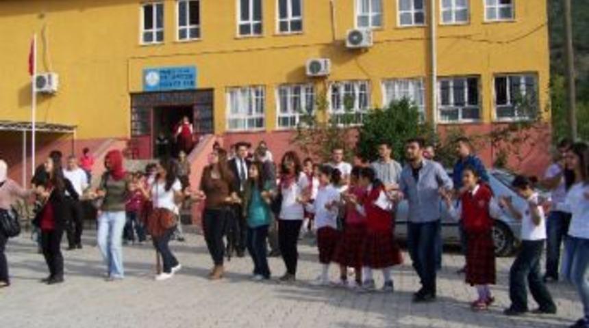 Ok&uuml;&rsquo;l&uuml; &Ouml;ğrencilerden Minik &Ouml;ğrencilere Kitap Desteği