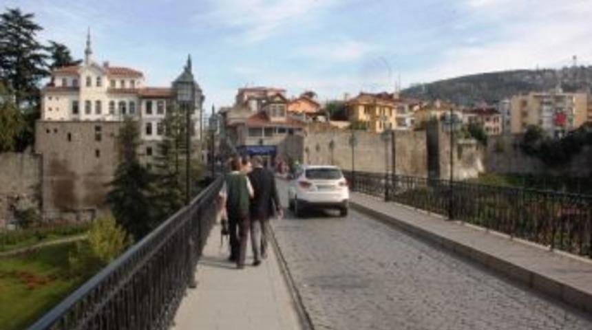 Tarihi Ortahisar Mahallesinde Restorasyon &Ccedil;alışmaları 5 Yıl İ&ccedil;inde Tamamlanacak