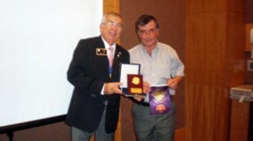 Urla Rotary Kul&uuml;b&uuml; &ldquo;meslek Hizmet &Ouml;d&uuml;l&uuml;&rdquo; Saat Tamircisine