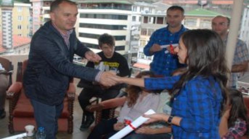 Gen&ccedil; Tiyatrocular Sertifikalarını Aldı