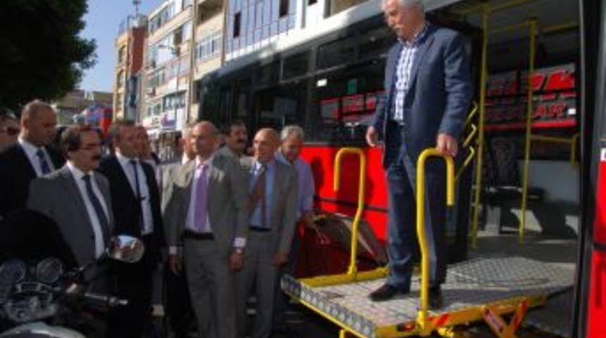 Vali Coş enfelli otob&uuml;sleri denetledi