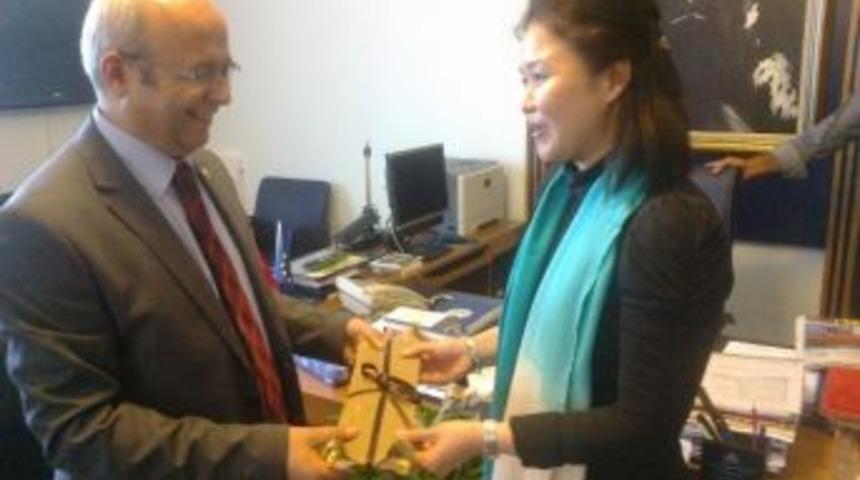 Milletvekili Candan, Singapur B&uuml;y&uuml;kel&ccedil;işini Mecliste Ağırladı