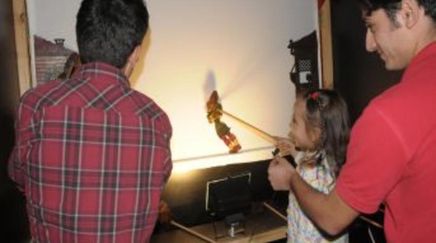 Hacivat-Karag&ouml;z &Ccedil;ocuklara Sevgiyi &Ouml;ğretti