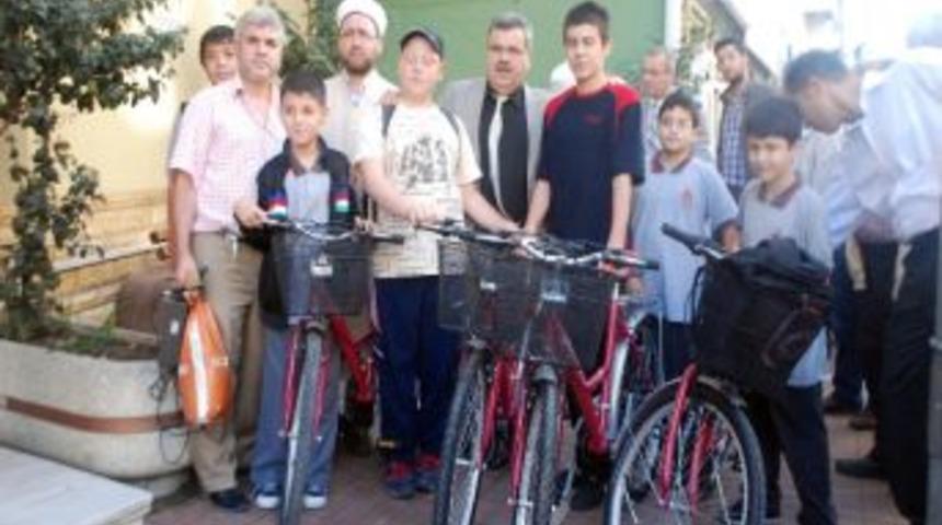 Kur'an Kursu &Ouml;ğrencilerine Bisiklet