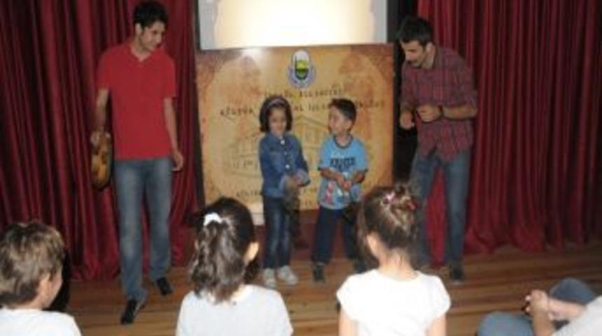 Karag&ouml;z &Ccedil;ocuklara Sevgi Ve Saygıyı &Ouml;ğretti