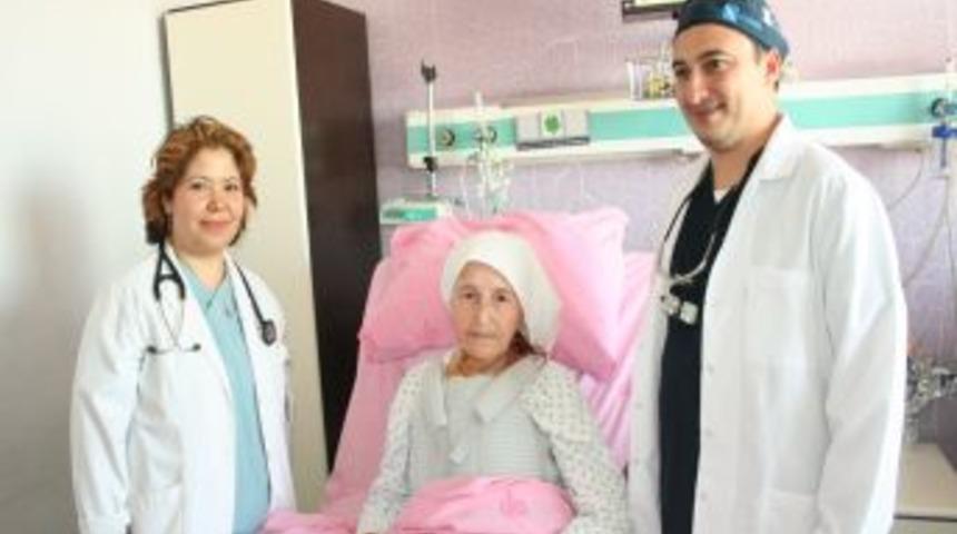 Şah Damarı Y&uuml;zde 90 Tıkalı Olan Hasta, 2 Ameliyatla Sağlığına Kavuştu