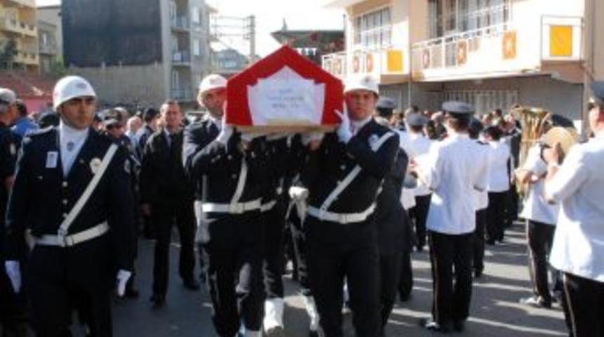 Elazığ'daki Kazada Hayatını Kaybeden Polis Memuru İzmir'de Toprağa Verildi
