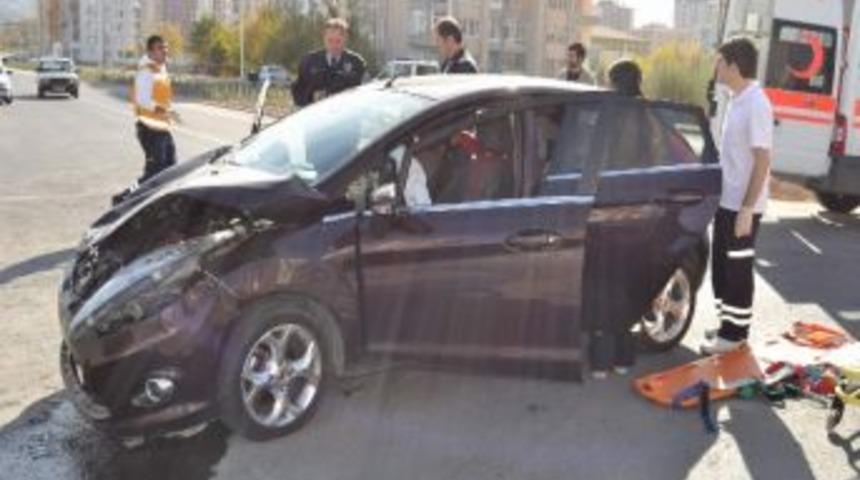 Okul Servisi Kaza Yaptı: 4 Yaralı