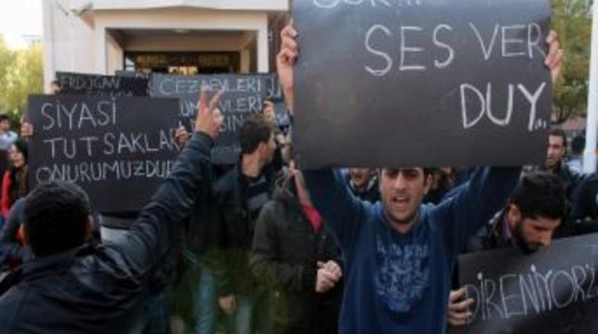 &Uuml;niversitede Cezaevindeki A&ccedil;lık Grevine Destek