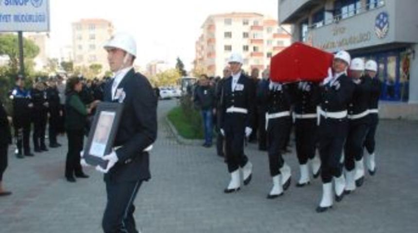 Sinop'un En Yaşlı Emekli Polisi Son Yolculuğuna Uğurlandı
