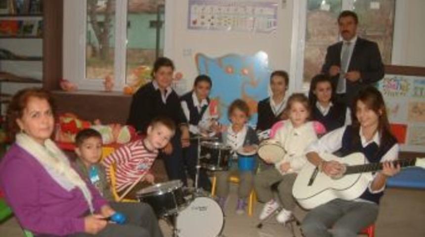 Oyuncak K&uuml;t&uuml;phanesi &Ccedil;ocukları Sevindirdi