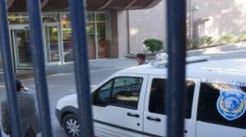 Başbakanlık'ta Silah Sesleri Sıcak Saatlerin Yaşanmasına Yol A&ccedil;tı