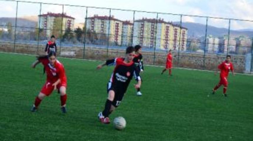 Bayanlar 2. Futbol Ligi Ma&ccedil;ları Start Aldı