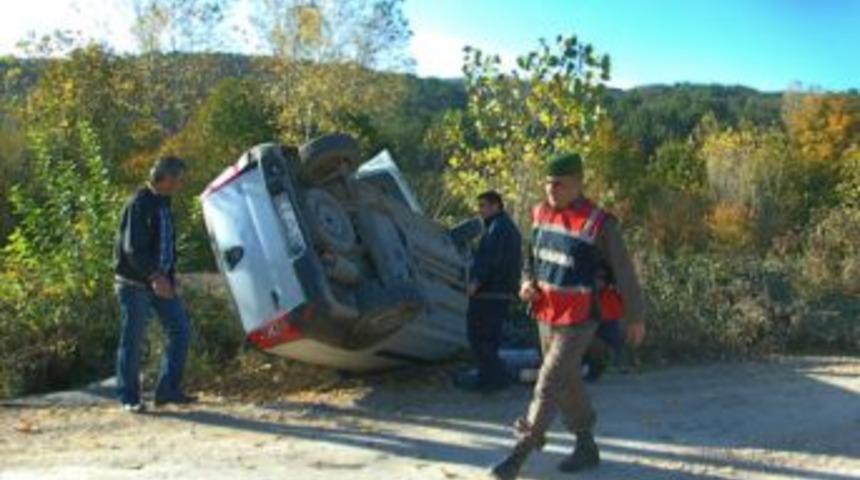 Kamyonet Takla Attı: 2 Yaralı