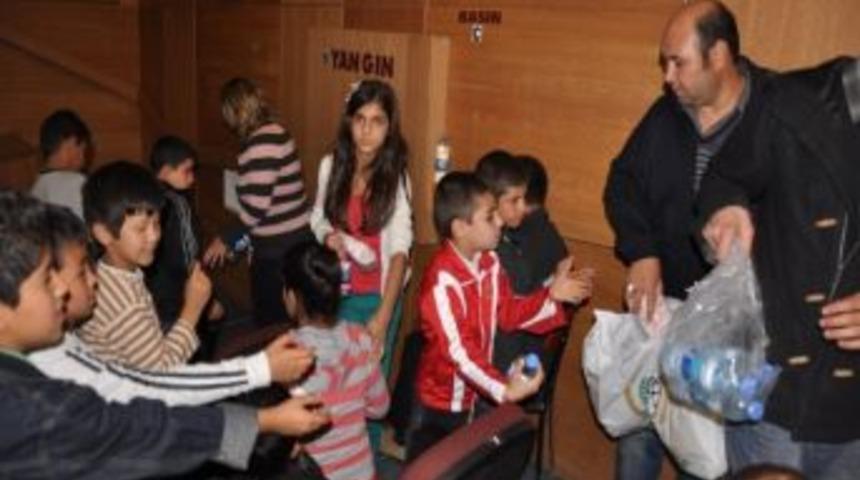 Afgan M&uuml;ltecilerin Film Keyfi