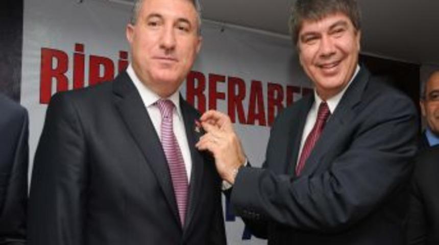 CHP&rsquo;li Remzi Sadi AK Parti&rsquo;ye Ge&ccedil;ti