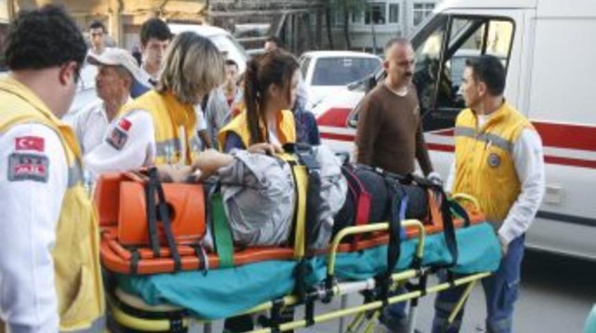 Geri Geri Giderken &Ccedil;arptığı Kadını Ezdi