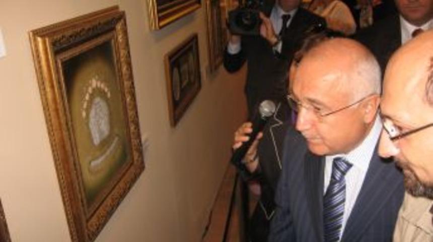 TBMM Başkanı &Ccedil;i&ccedil;ek, Dolmabah&ccedil;e'de Sergi A&ccedil;tı